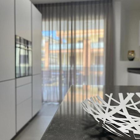 Modern And Spacious Appartement With Beach View. 加利波利 外观 照片