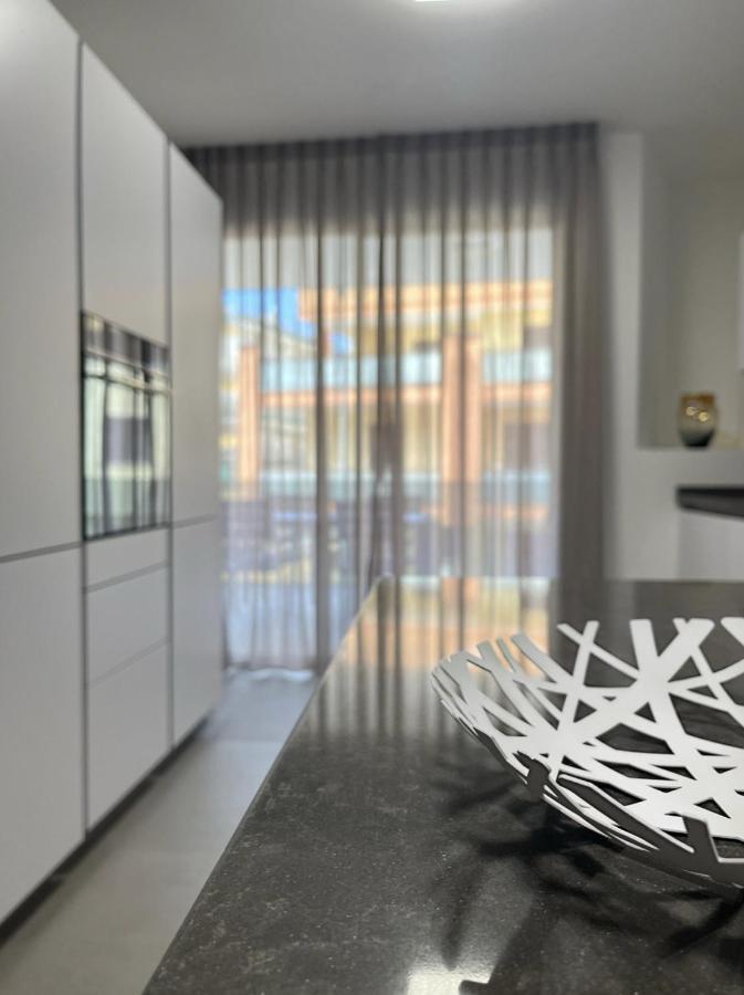 Modern And Spacious Appartement With Beach View. 加利波利 外观 照片
