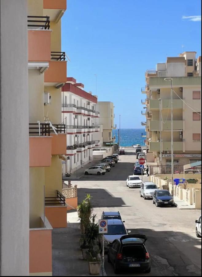 Modern And Spacious Appartement With Beach View. 加利波利 外观 照片